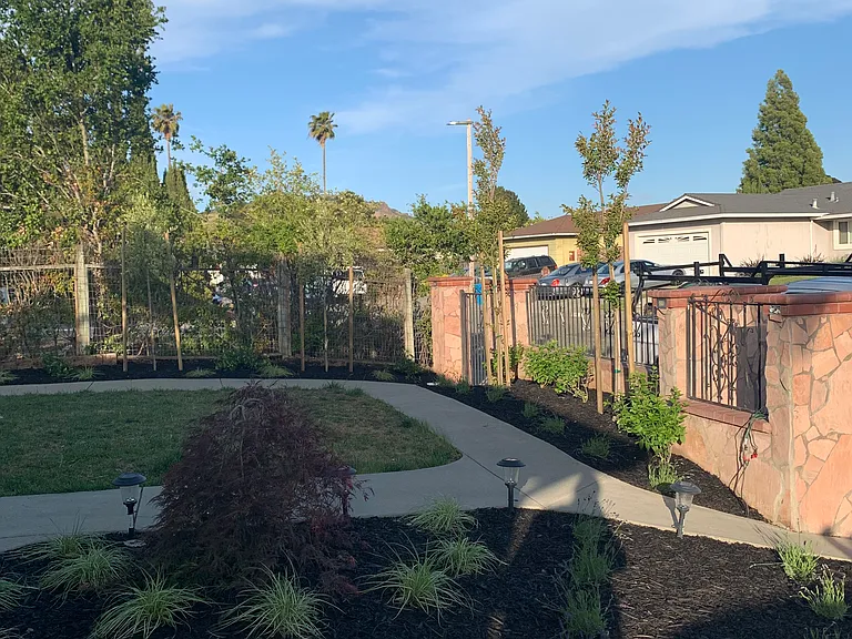 Linfield Dr — Photo 2