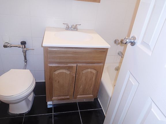 4th image of 1910 Parsons Blvd #4FL