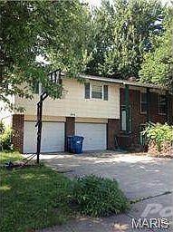 4th image of 824 Laurel Ln
