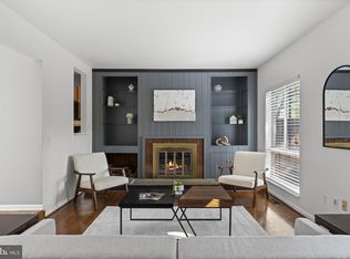 11866 S Lakes Ct, Reston, VA 20191