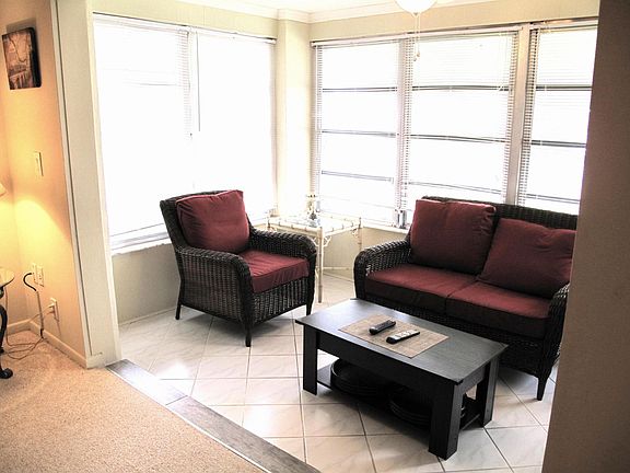 3rd image of 1202 S Drive Circle #B