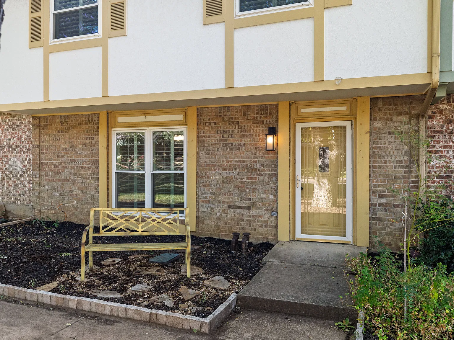 3 bed, 2.5 bath, 1872 sqft, $2,275 — Photo 2