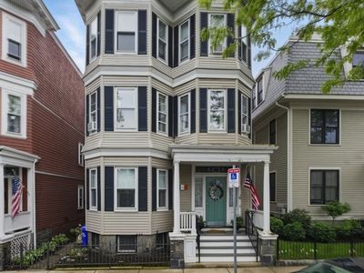 925 E 4th St, South Boston, MA, 02127
