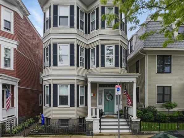 925 E 4th St, South Boston, MA 02127