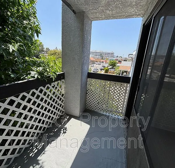 627 Orange Grove Ave #1 — Photo 30