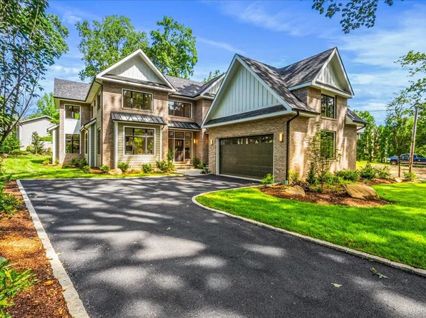 199E W Shore Road, Great Neck, NY 11024