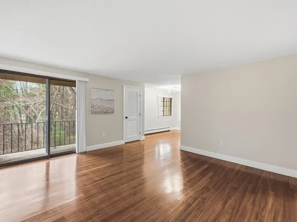 1400 Skyline Dr, Lowell, MA