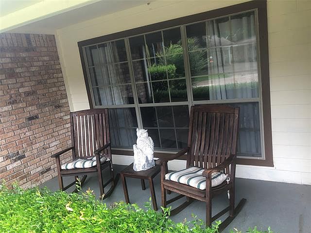 2nd image of 18525 Hickory Cir