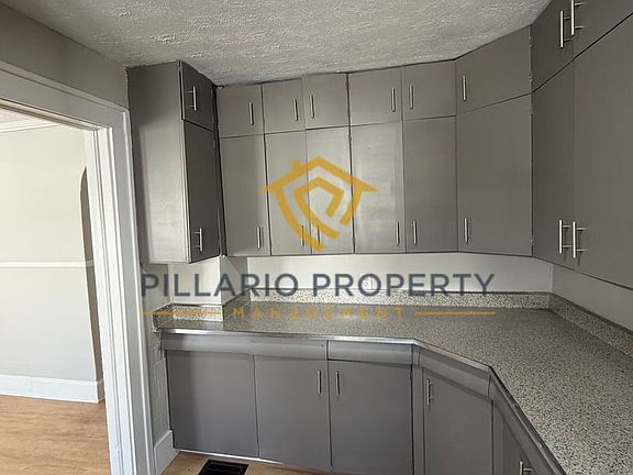 3rd image of 711 W 22nd St #1