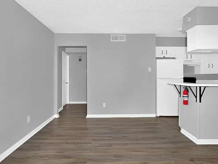 Carolyn Court Apartments — Photo 26