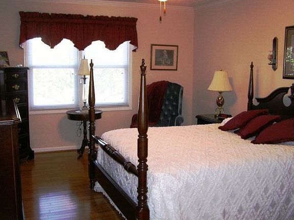 2nd image of 598 Windrowe Dr