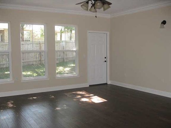 3rd image of 119 Trailwood Dr