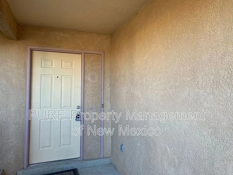 4556 Platinum Dr NE — Photo 4
