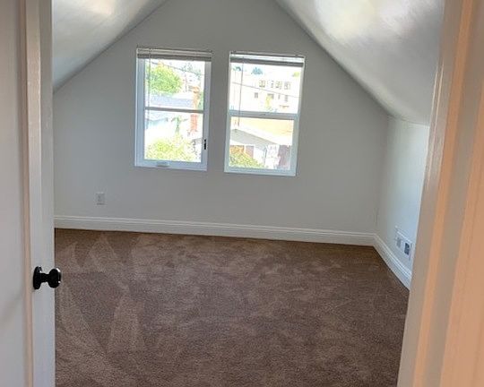 5th image of 2855 Parker Ave