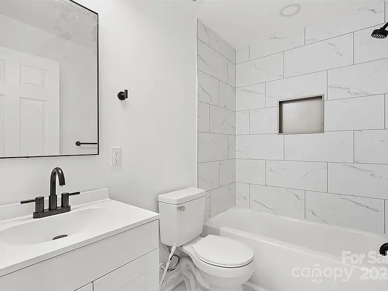 902 Grace St — Photo 11
