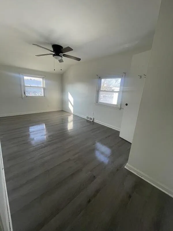 3 bed, 1.0 bath, 1168 sqft, $1,500 — Photo 1