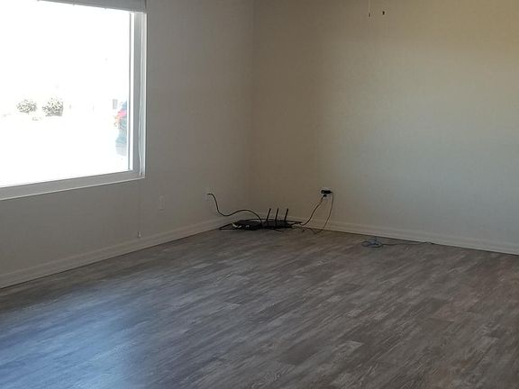 Living space with 2 fan lites
