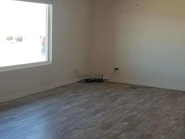Living space with 2 fan lites