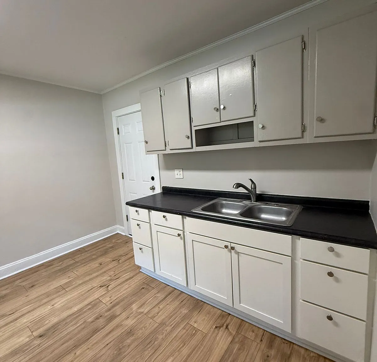 2 bed, 703 sqft, $1,100 — Photo 3