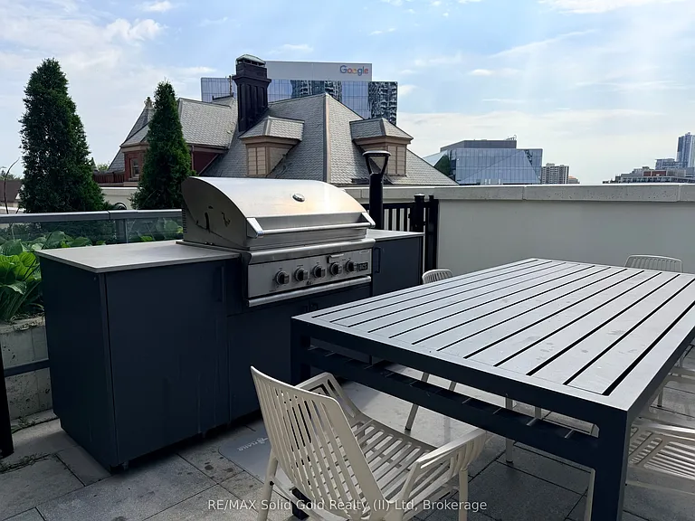 25 Wellington St S — Photo 20