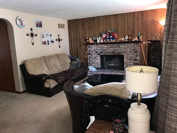 5th image of 126 Ash St