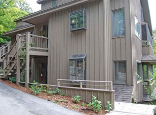 42 Hawks Nest Gln, Glen Arbor, MI 49636