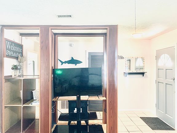 5th image of 210 Wesley St #1