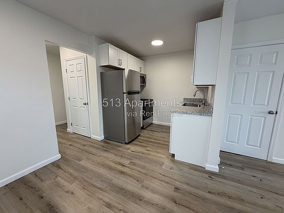 5th image of 1653 Jonathan Ave #1