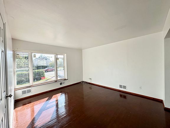 3rd image of 1548 Steele St #1