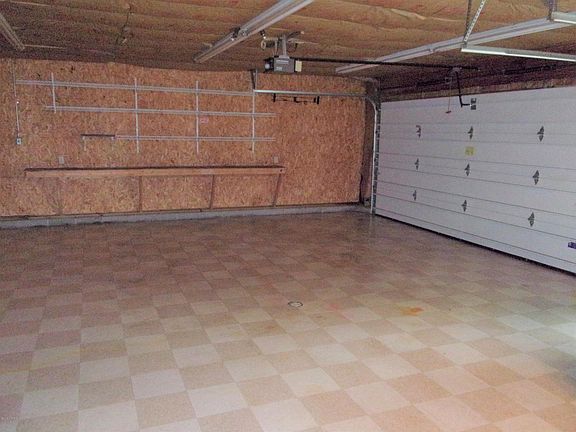 3rd image of 518 Crest Ln