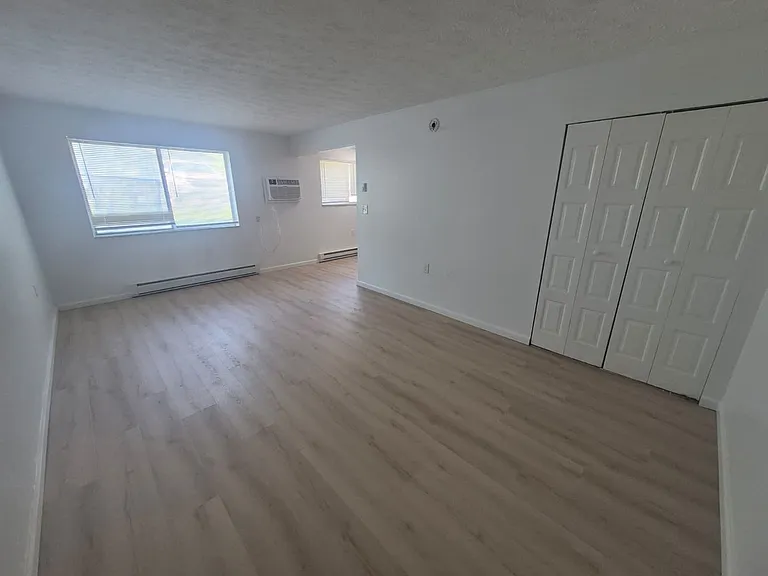 920 Highland Ave — Photo 3