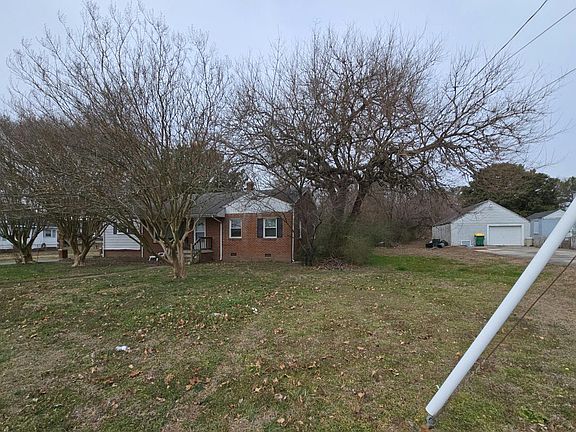 2nd image of 2807 Maple St