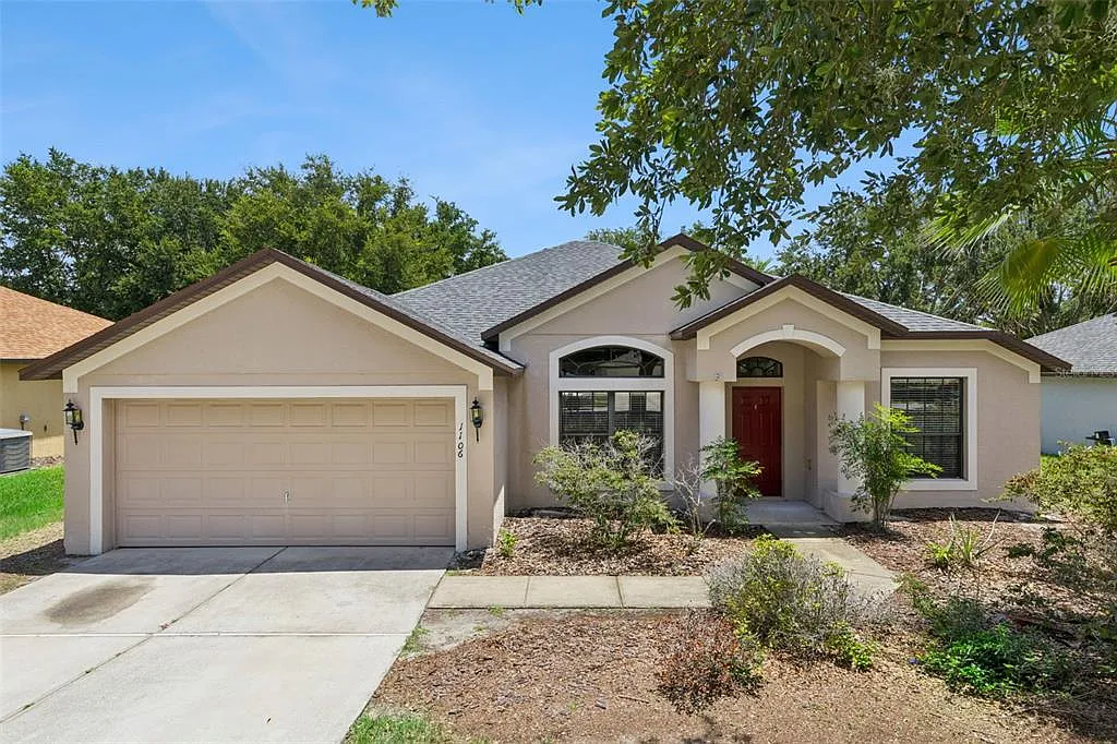4 bed, 2.0 bath, 2074 sqft, $2,395 — Photo 1