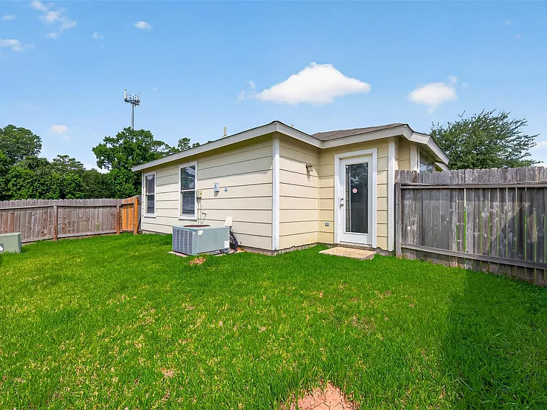 22851 Twisting Pine Dr — Photo 28