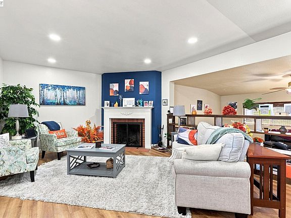 4th image of 20927 Nunes Ave