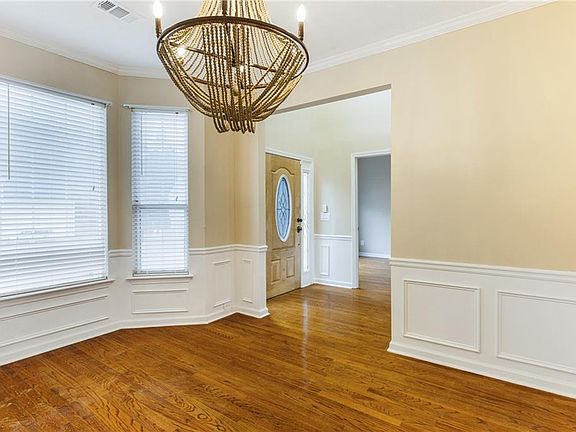 5th image of 3028 Hallman Cir SW