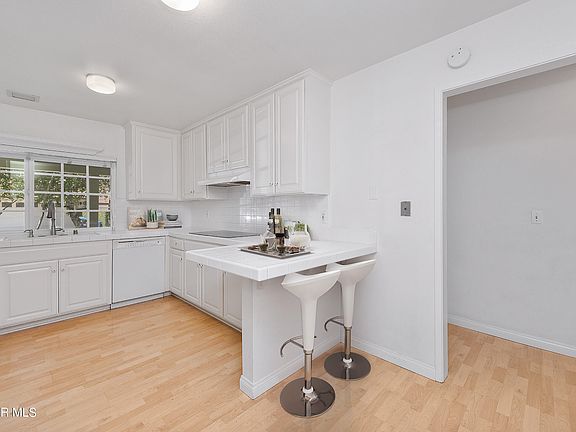4th image of 32118 Beachlake Ln