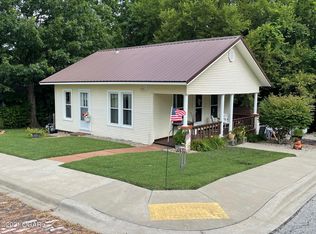 705 Cherokee Ave, Baxter Springs, KS 66713