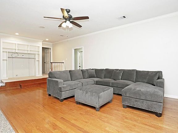 4th image of 1230 Pioneer Dr
