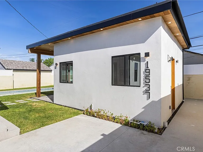 19539 Mobile St — Photo 16