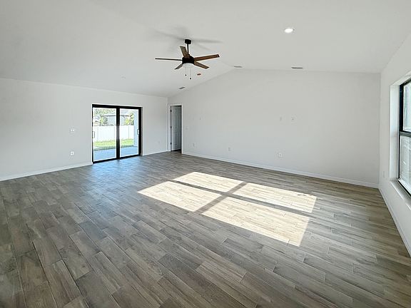 4th image of 8157 Albatross Rd