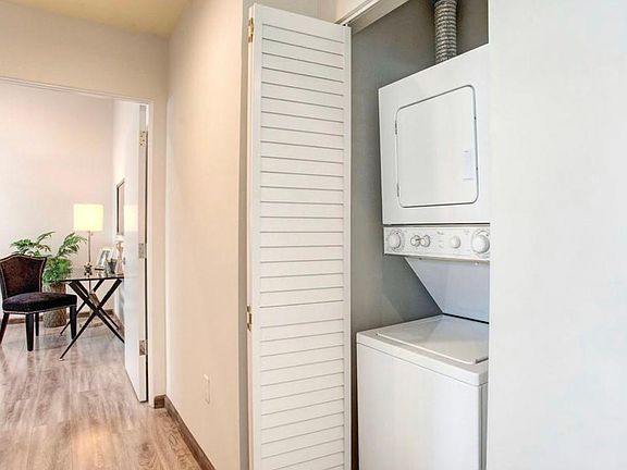 3rd image of 1846 Glendon Ave #4010