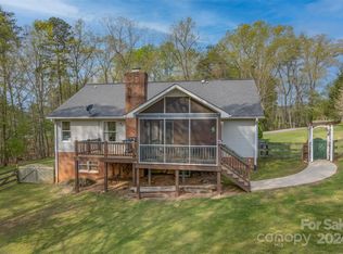 467 Lake Sandy Plains Rd, Tryon, NC 28782