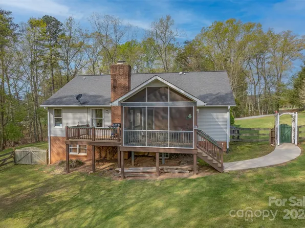467 Lake Sandy Plains Rd, Tryon, NC 28782