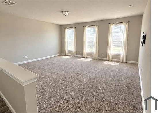 4 bed, 2710 sqft, $3,500 — Photo 4