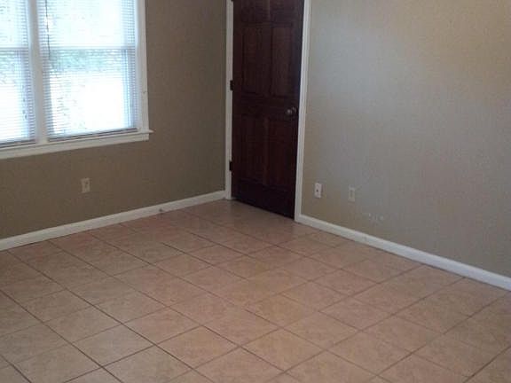 5th image of 914 Sea Gull Dr APT A