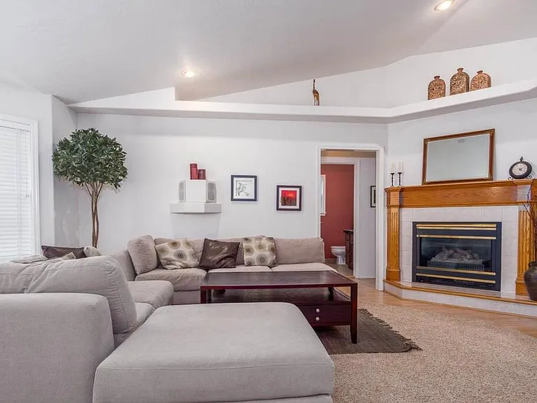 10531 W Greenleaf St — Photo 9