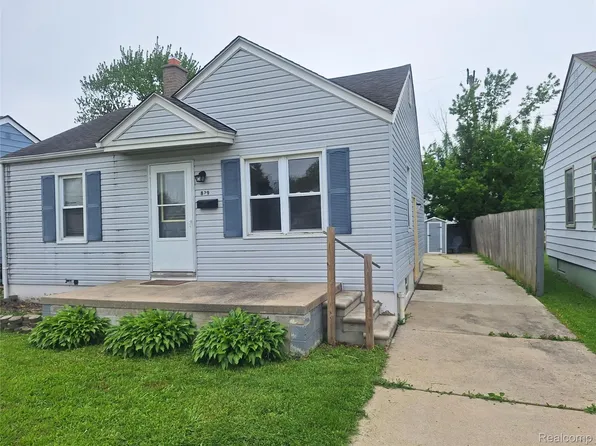 829 Hudson St, Wyandotte, MI 48192