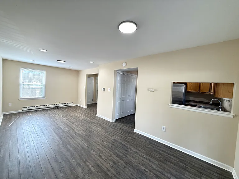 521 W Loch Lomond Dr — Photo 4