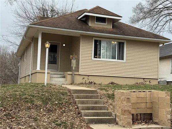 1807 Forest Ave, Lexington, MO 64067